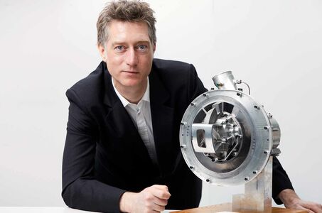 CEO Steve Lindsey and the Lontra blade compressor